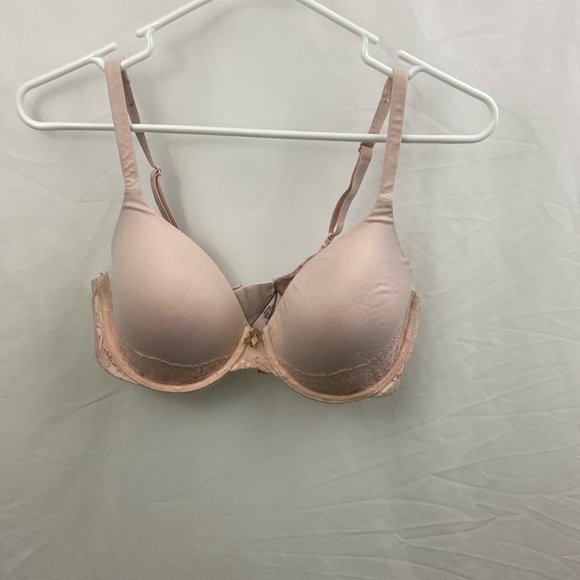 Victoria's Secret Other - Body By Victoria’s Secret 34D Bra Lined Perfect Coverage Light Pink Lace